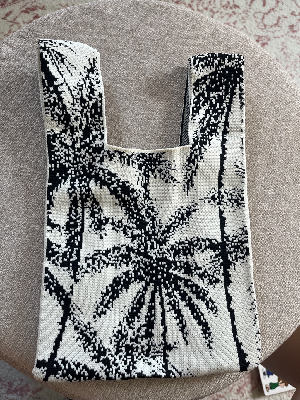 Yse Beauty Le Petit Palm Wristlet Pouch In Black And White — image 3 of 4